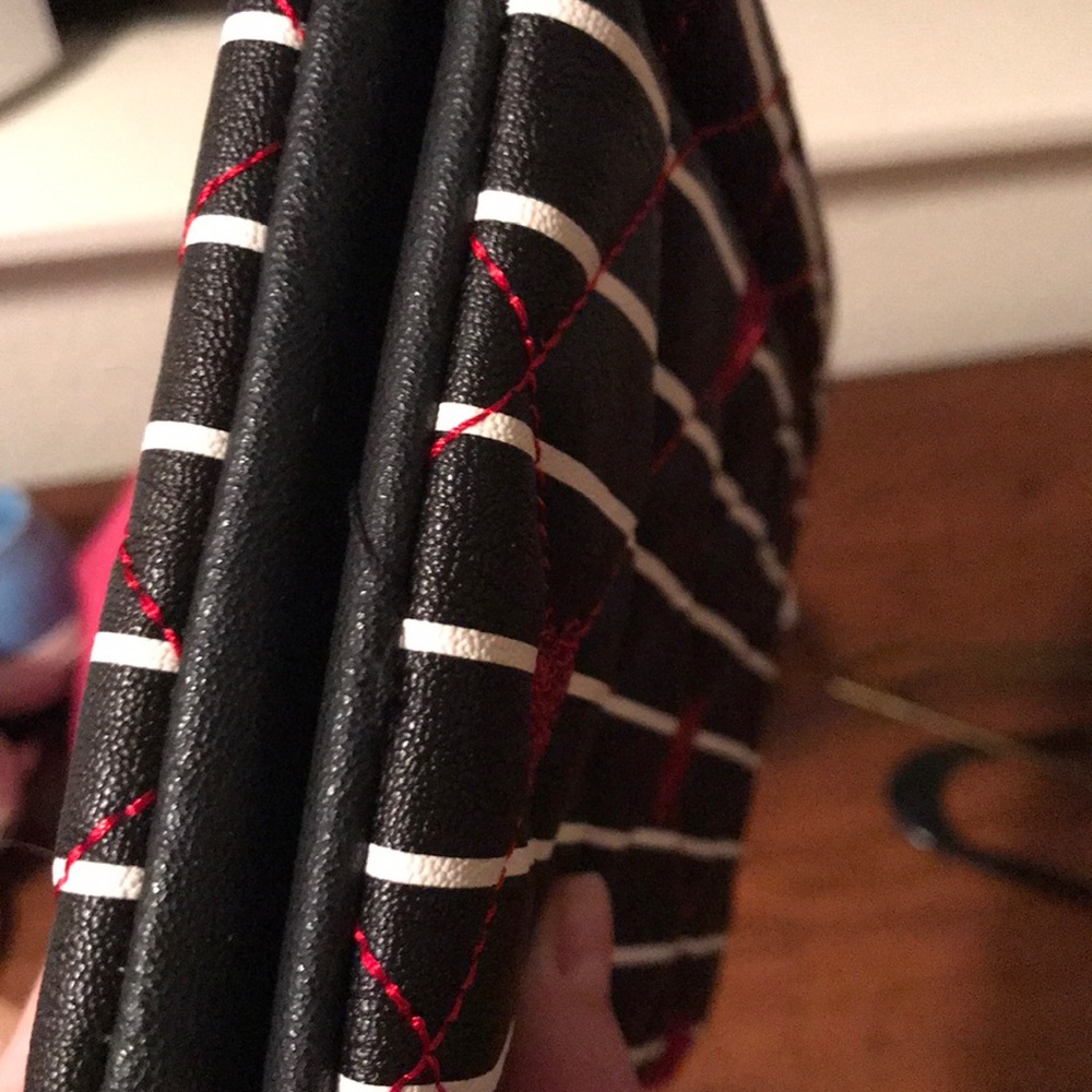 EUC Betsy Johnson wristlet - Picture 5 of 8